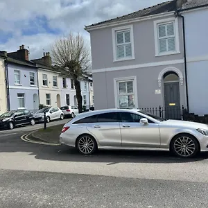  Holiday home The Lily Pad - Townhouse, A Short Walk To Town Center And Racecourse