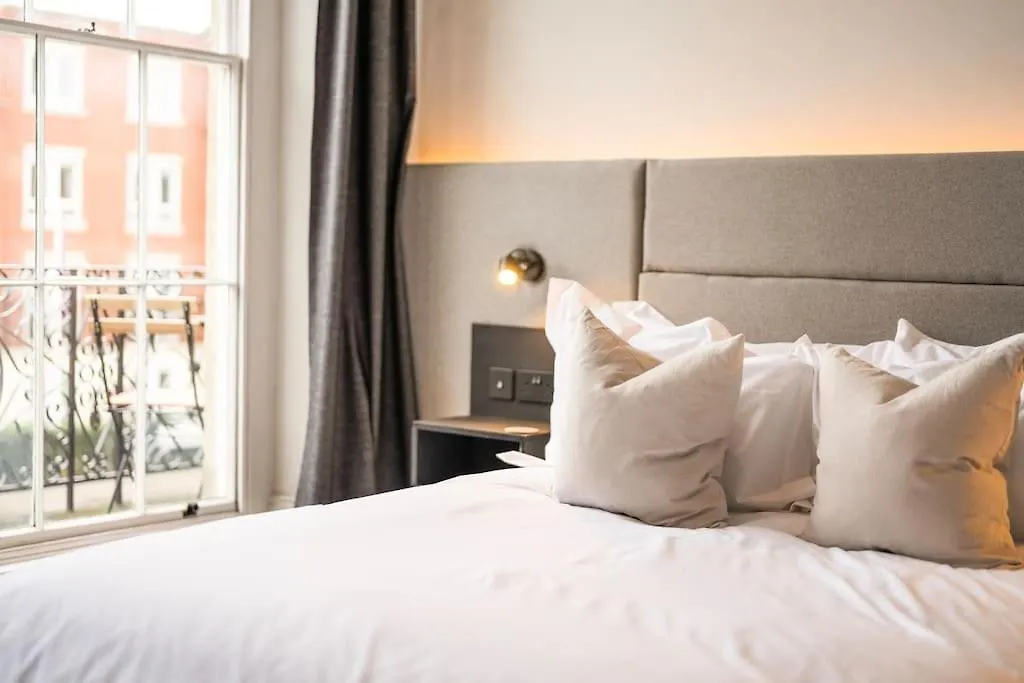 High End Free Parking Wifi Balcony Ensuite Cheltenham 0*,  United Kingdom
