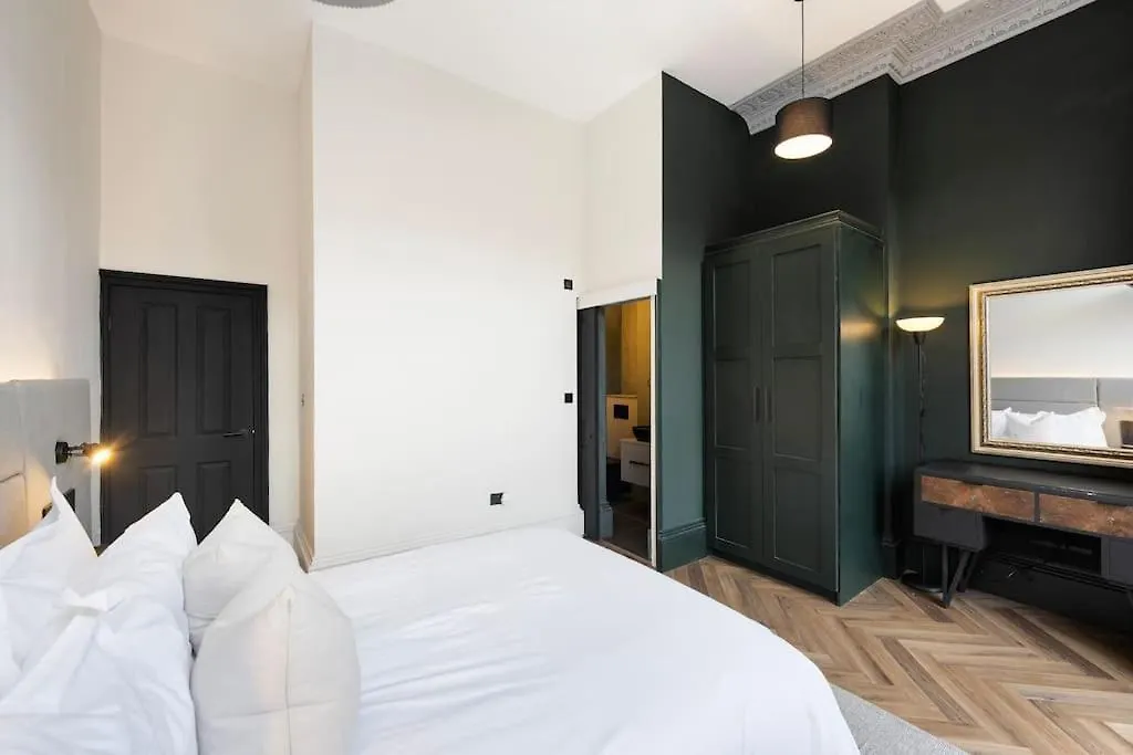 Apartment High End Free Parking Wifi Balcony Ensuite Cheltenham