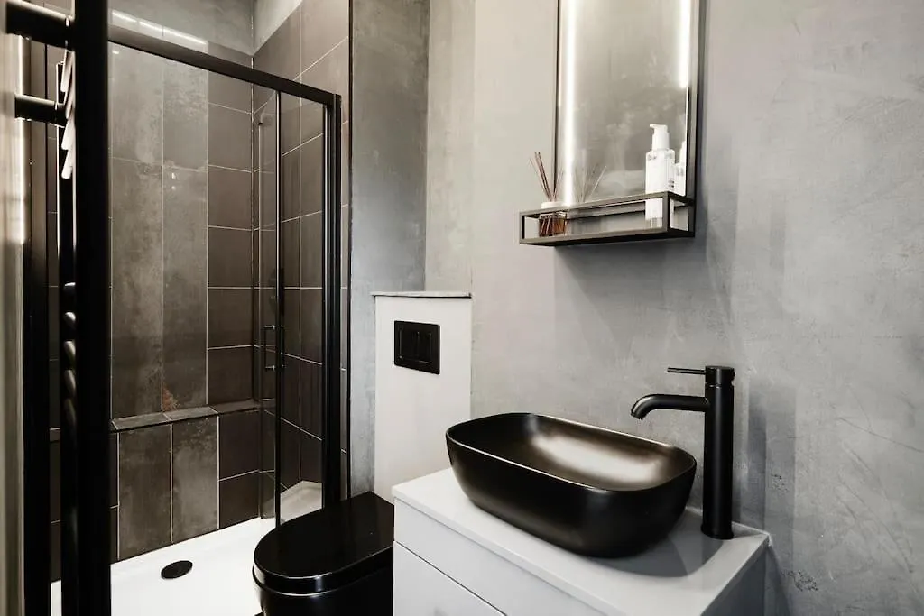 Apartment High End Free Parking Wifi Balcony Ensuite Cheltenham United Kingdom